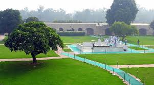 Menelusuri Sejarah dan Keindahan Taman Raj Ghat