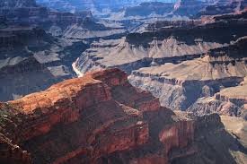 Tebing Bukit Merah Grand Canyon: Jejak Waktu di Dinding Alam yang Menakjubkan